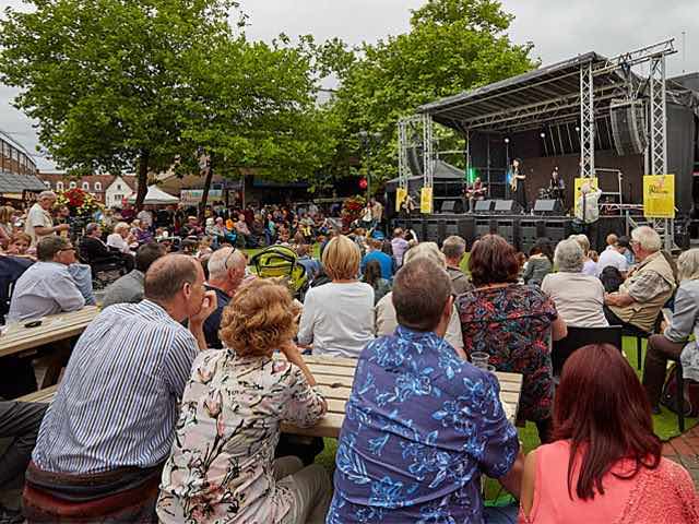 outdoor stage hire, stage for festival , stage hire near me , staging for events , staging for concert , platform hire , stage hire Birimingham , stage hire London , stage hire Nottingham , stage hire Stafford , 