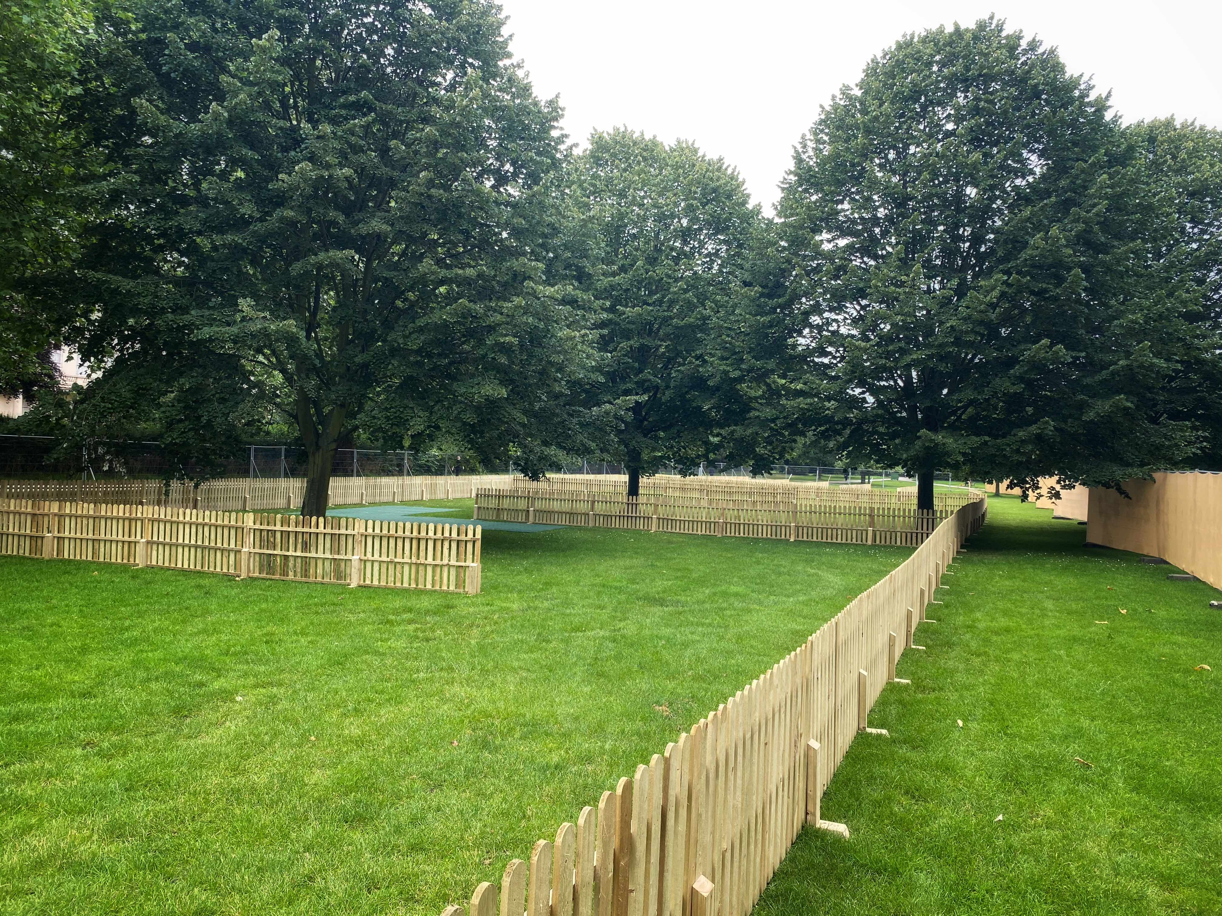london taste , picket fencing hire , natural fence hire , rustic barrier hire ,