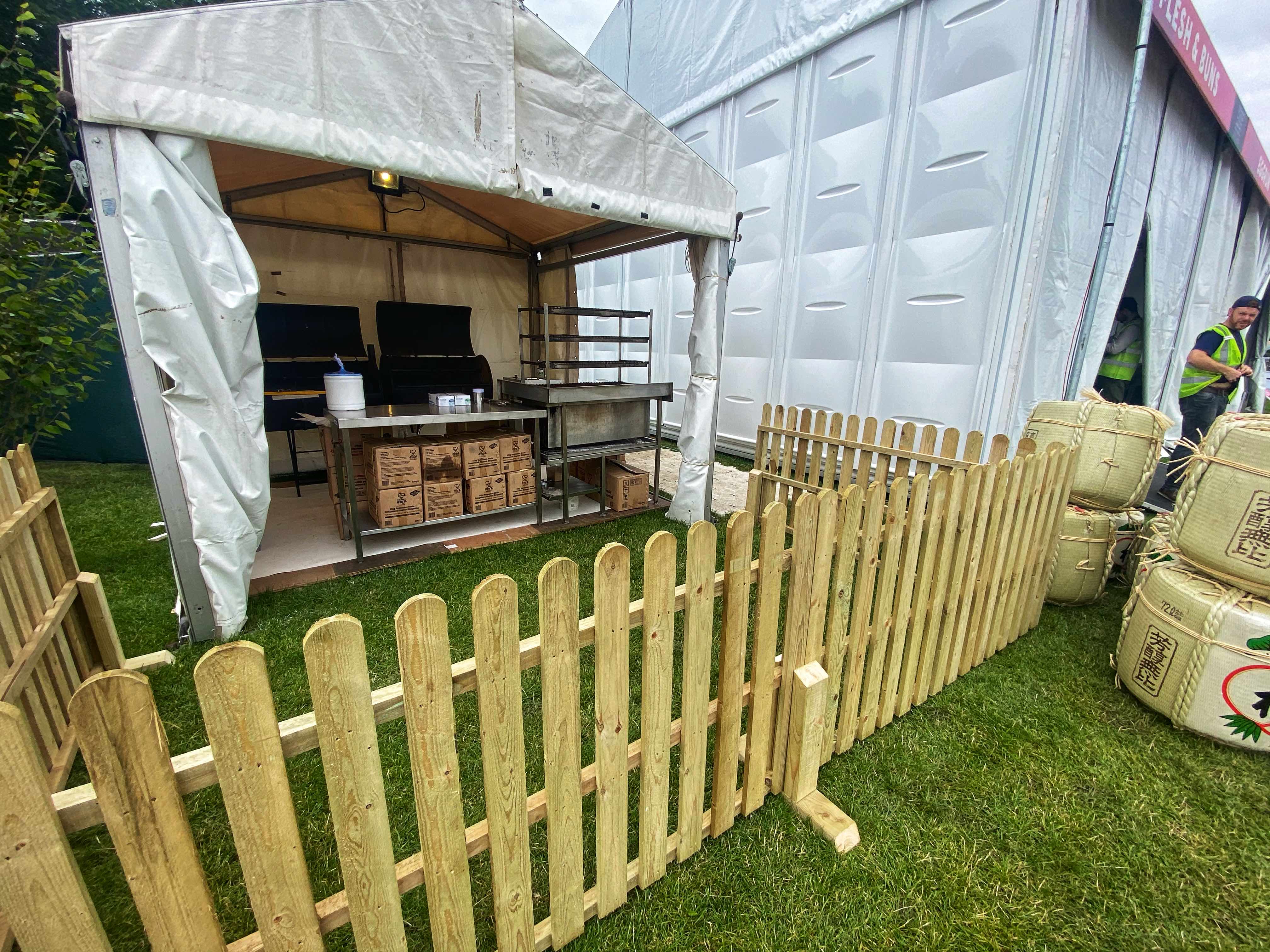 picket fence hire , picket fecning hire , fence hire , event fence hire , crowd fence hire , white picket fence hire , local fencing hire , 