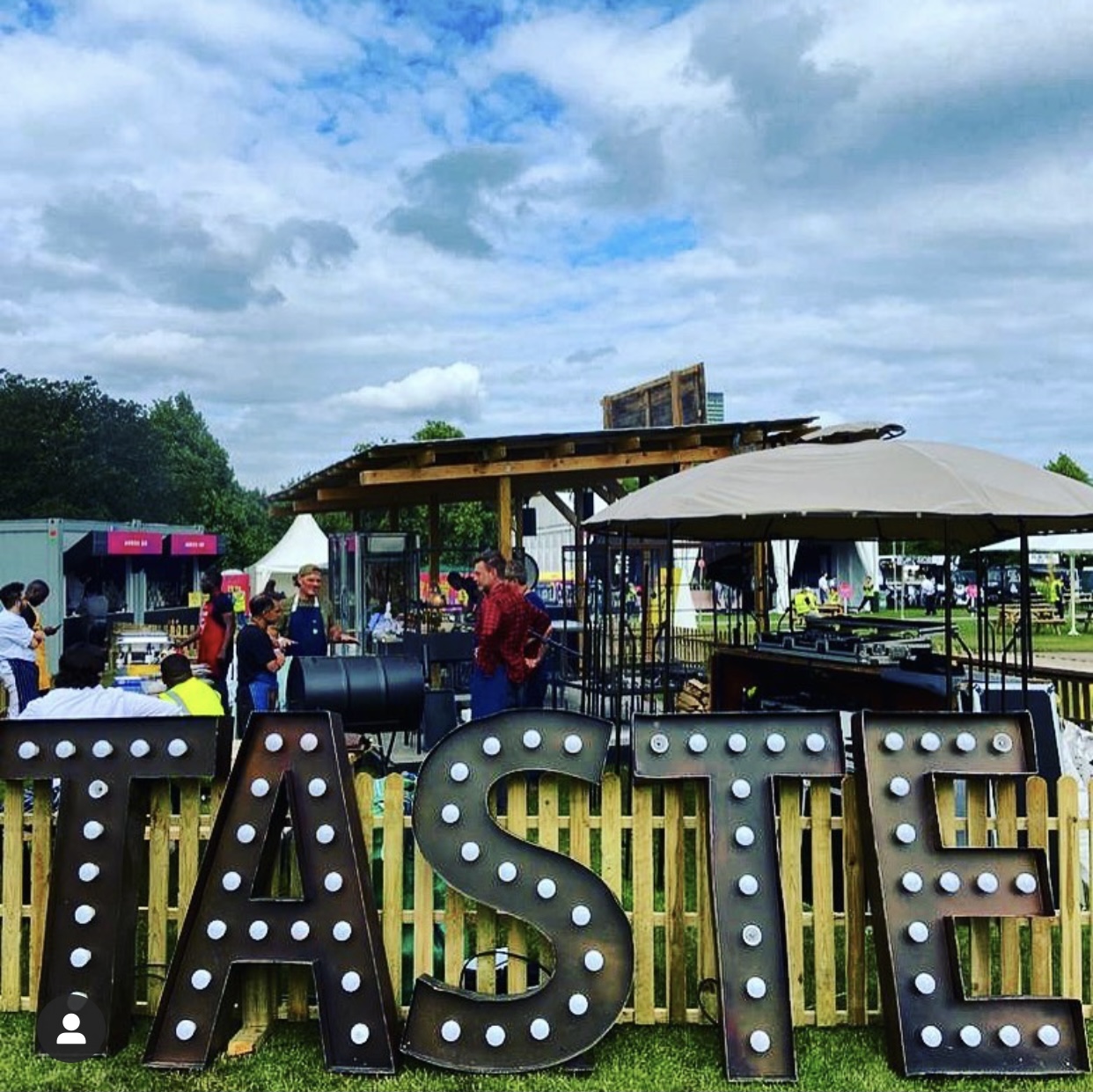 rustic picket fence hire , picket fecning hire , fence hire , event fence hire , crowd fence hire , white picket fence hire , local fencing hire , 