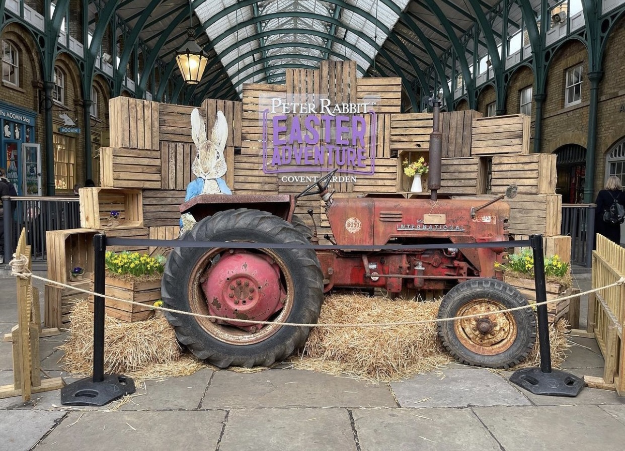 rustic picket fence hire , rustic fence , rustic fence events , picket fence hire , rental of picket fence , wooden fence hire , eventmen , stagemen ,