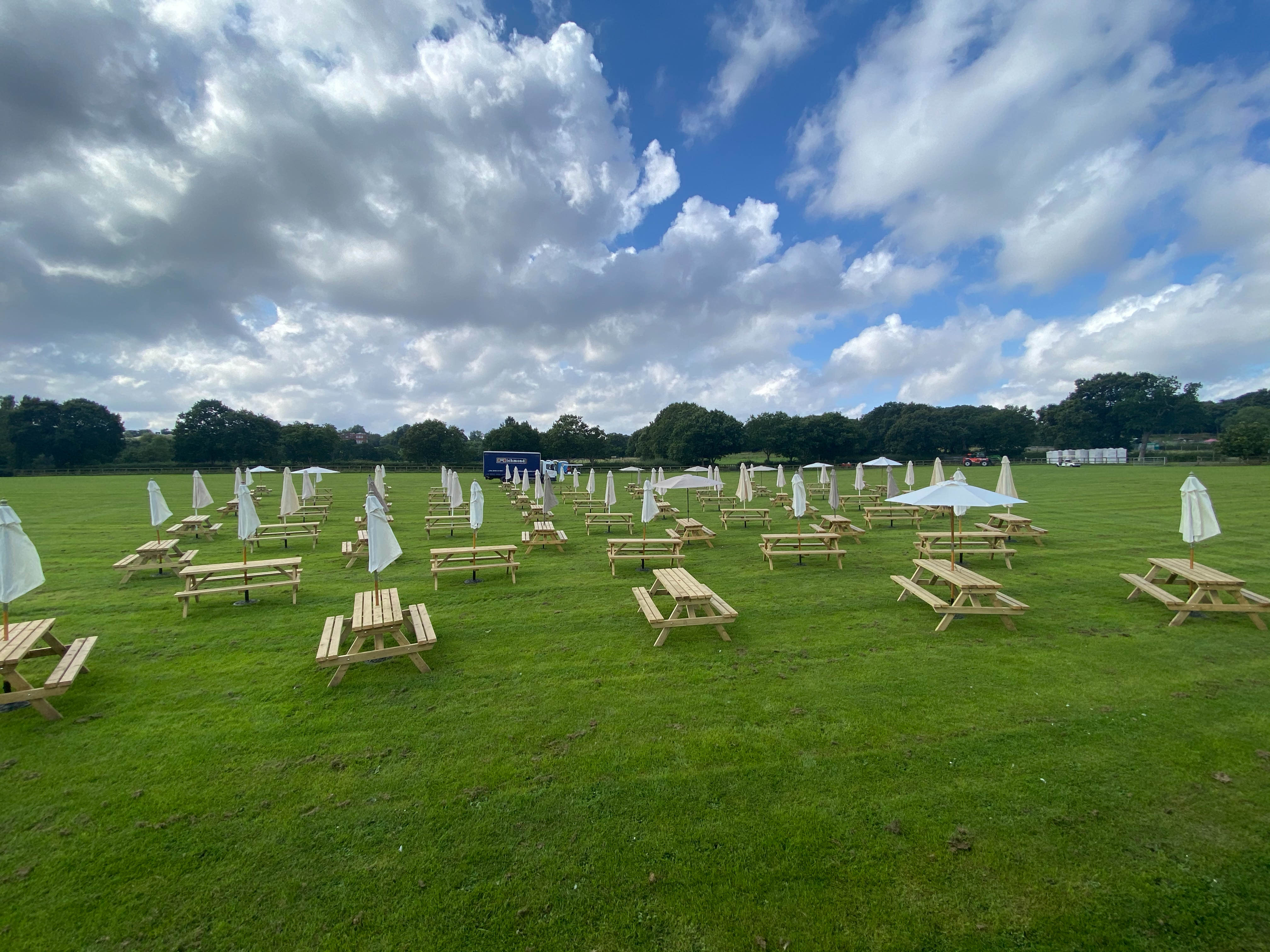 picnic bench hire , benches for hire , benches 4 hire , table hire , event table hire ,